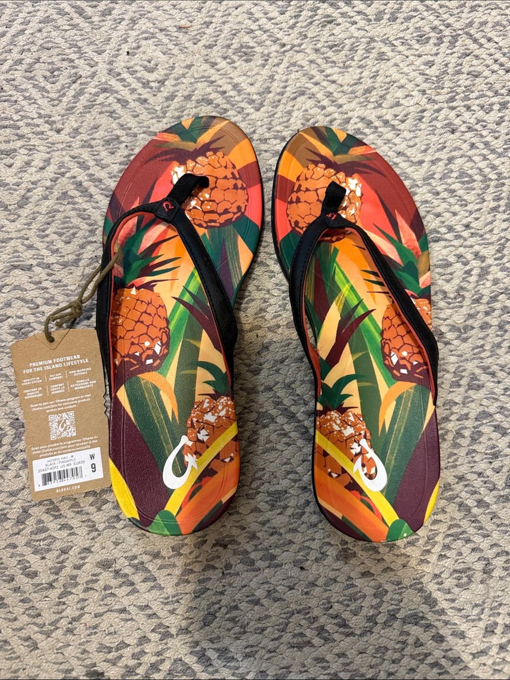 NEW OluKai Tropical Pineapple Print Women's Flip-Flops - Size W9
